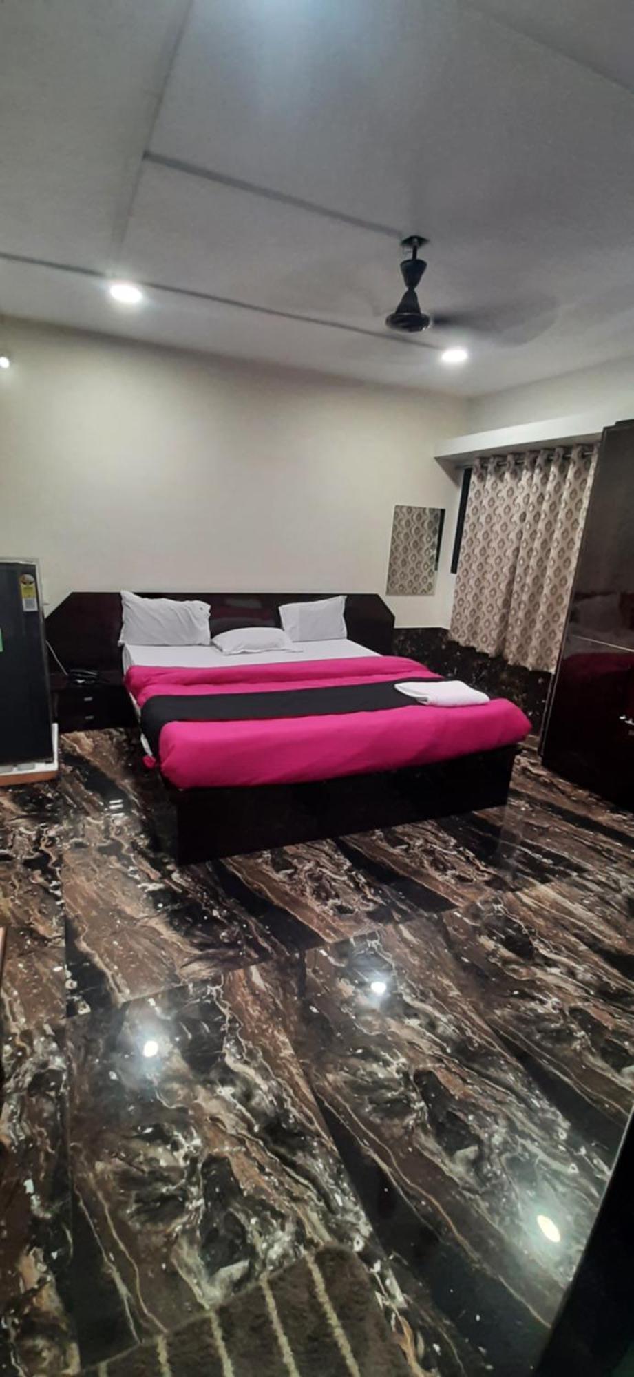 Hotel Silver Daman Buitenkant foto