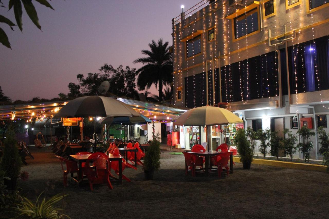 Hotel Silver Daman Buitenkant foto